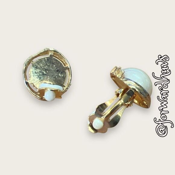 Vintage Faux Pearl Clip On Earrings With Rhinestone - Picture 5 of 8